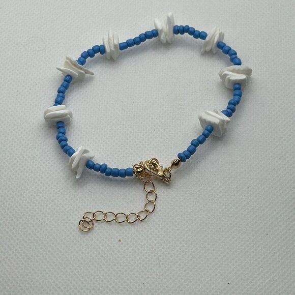 Brand New!! Shell and beads bracelet - Picture 3 of 3